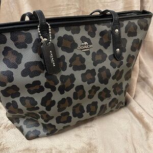 Coach City Zip tote, GREAT condition!